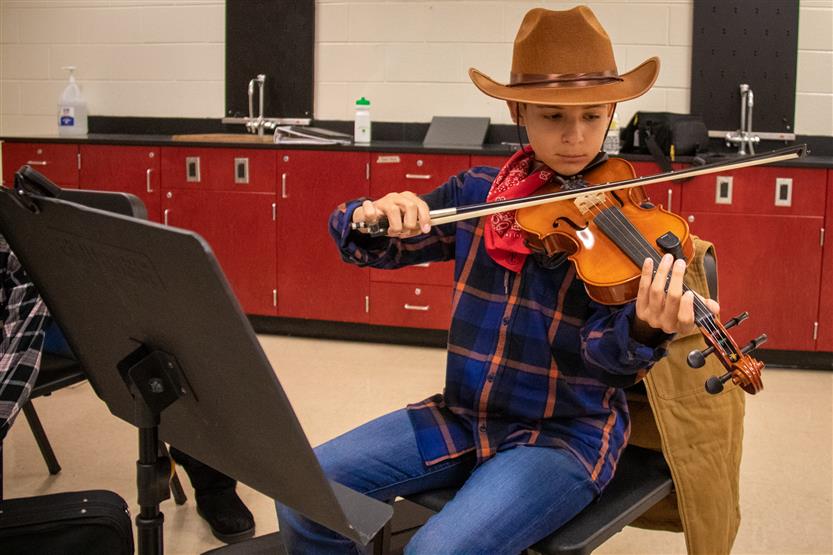 A student plays the violin